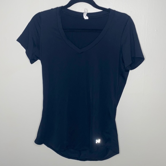 🍂Under armor Black heat gear top! - Picture 2 of 9